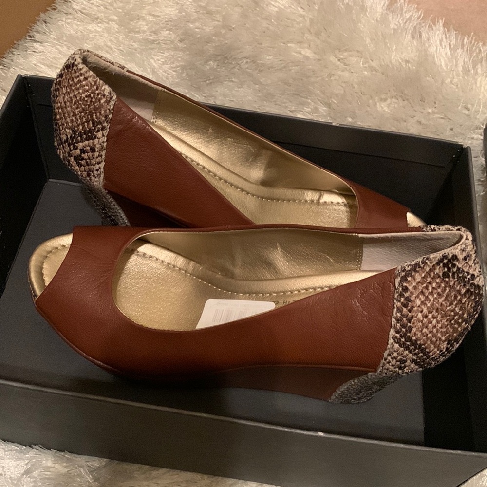 Brand New Kenneth Cole Sole Rolle Wedges 9.5